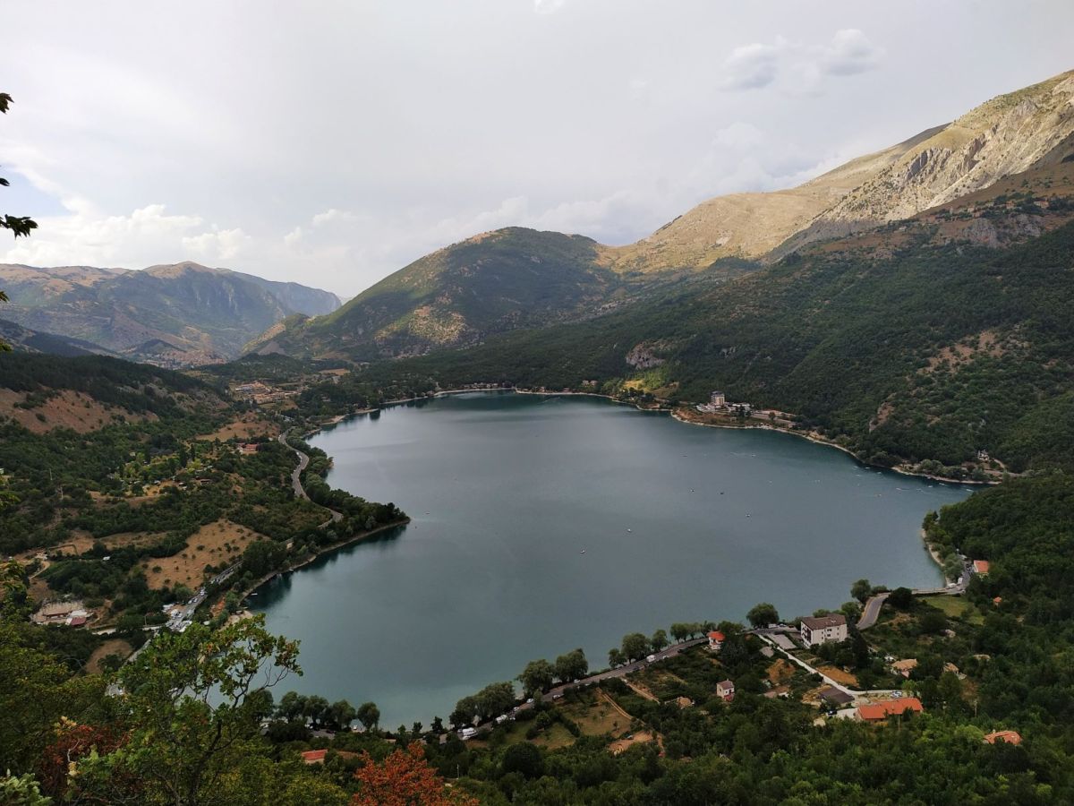 Lago a forma di cuore a Scanno | In Abruzzo il lago più romantico di Italia